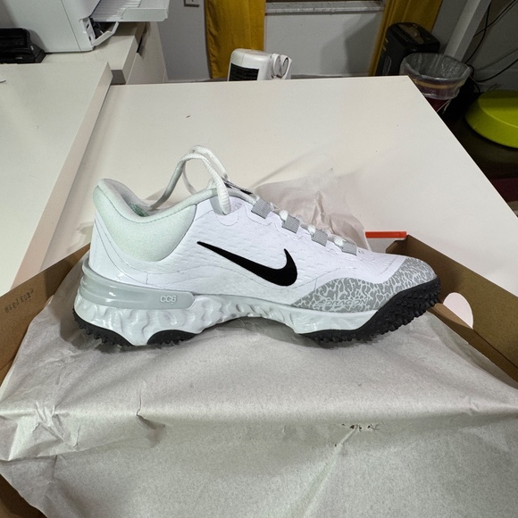 Nike Alpha Huarache Elite 4 TF Low Black White Platinum Women Size 7 Worn 2x - Picture 7 of 15